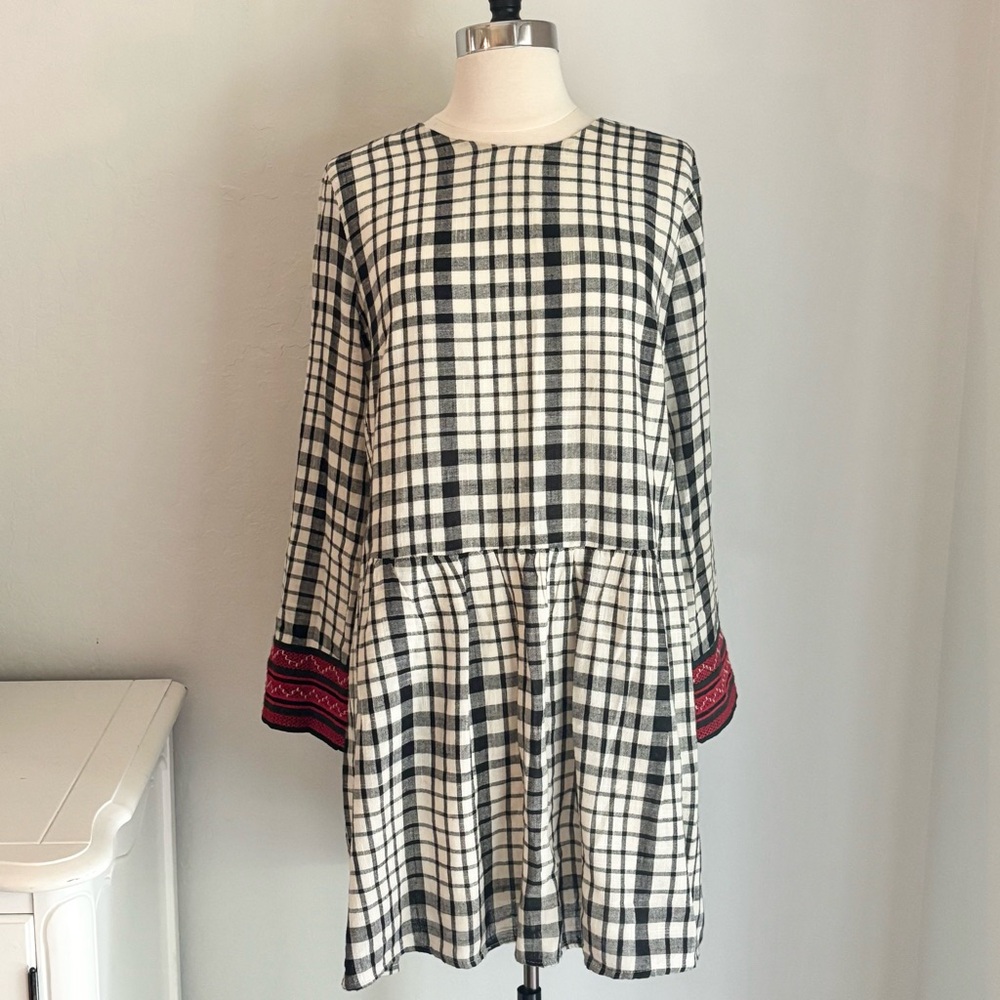 Trafaluc by Zara Ivory Checkered Plaid Contrast Embroidered Cuff Drop Waist Mini